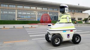 Modelo autônomo e compacto em operação nas ruas de Beijing, na China | Foto: Reprodução/X