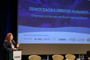 Ministra da Gestão, Esher Dweck, em palestra no BNDES | Foto: Tomaz Silva/Agência Brasil