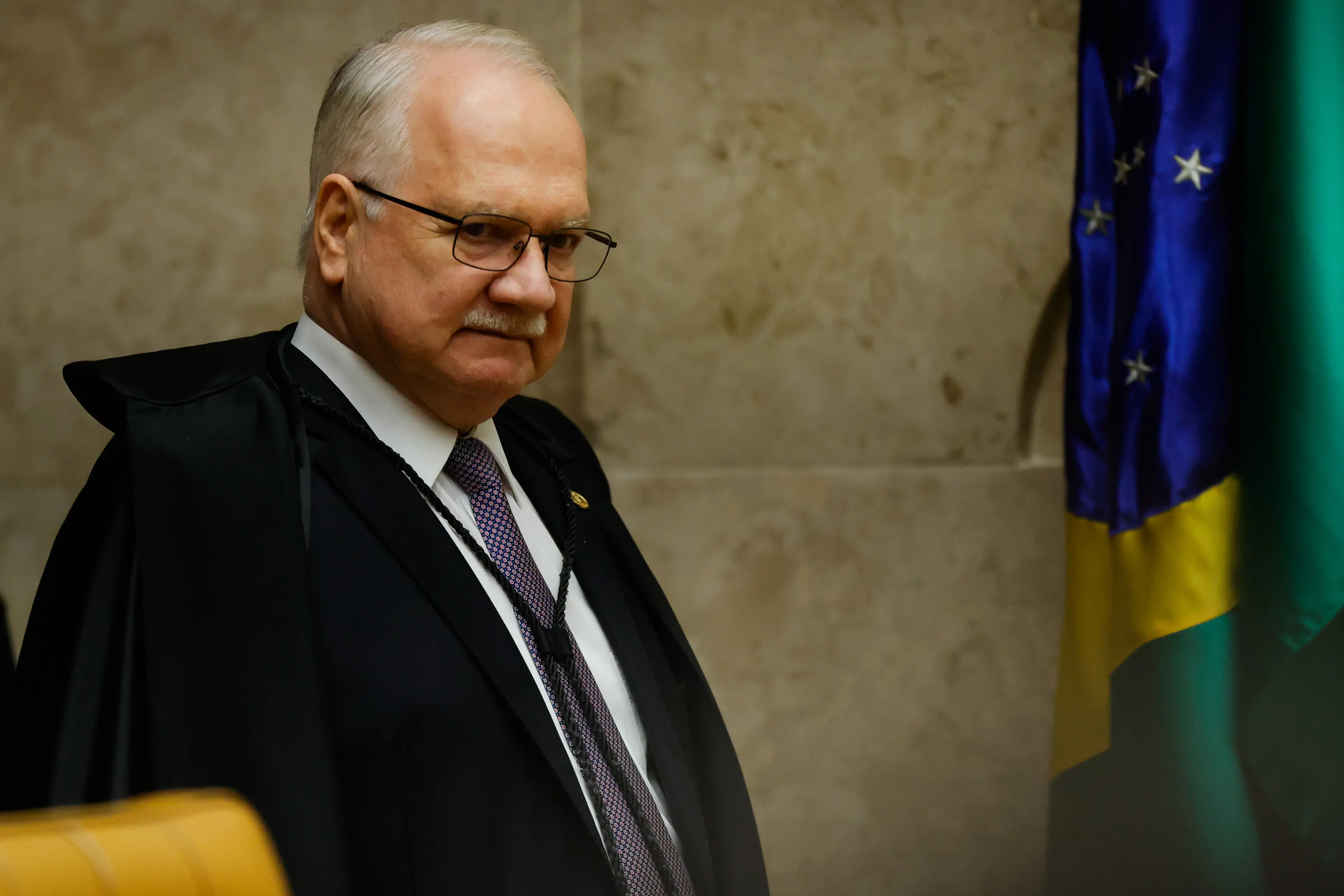 O presidente do STF, Luiz Edson Fachin, chega para sessão plenária no Supremo, em Brasília - 4/12/2025 | Wilton Junior/Estadão Conteúdo