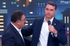 O senador Flávio Bolsonaro durante o Programa do Ratinho, nesta segunda-feira, 15, no SBT | Foto: Reprodução/X