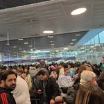 Com filas de até 7 horas em aeroporto, Portugal suspende novo sistema de entrada no país