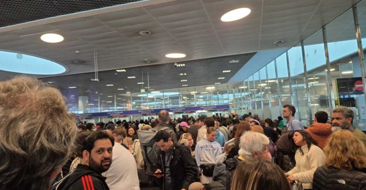 Com filas de até 7 horas em aeroporto, Portugal suspende novo sistema de entrada no país
