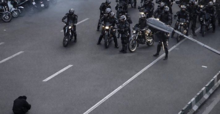 Irã tem onda de protestos depois de queda histórica da moeda local