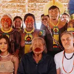 Anitta, o cacique Raoni e Luciano Huck, durante gravação no Parque Indígena do Xingu | Foto: Reprodução/Redes sociais