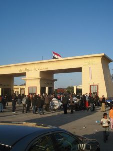 Passagem de Rafah, no sul do território palestino, que dá acesso ao Egito