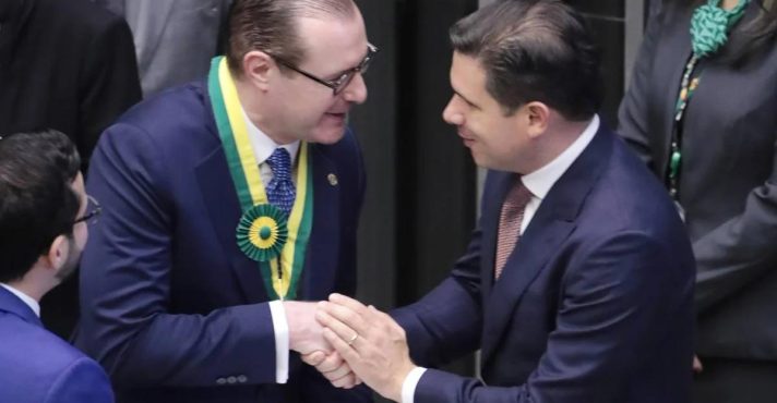 Hugo Motta e Cristiano Zanin em cerimônia na Câmara