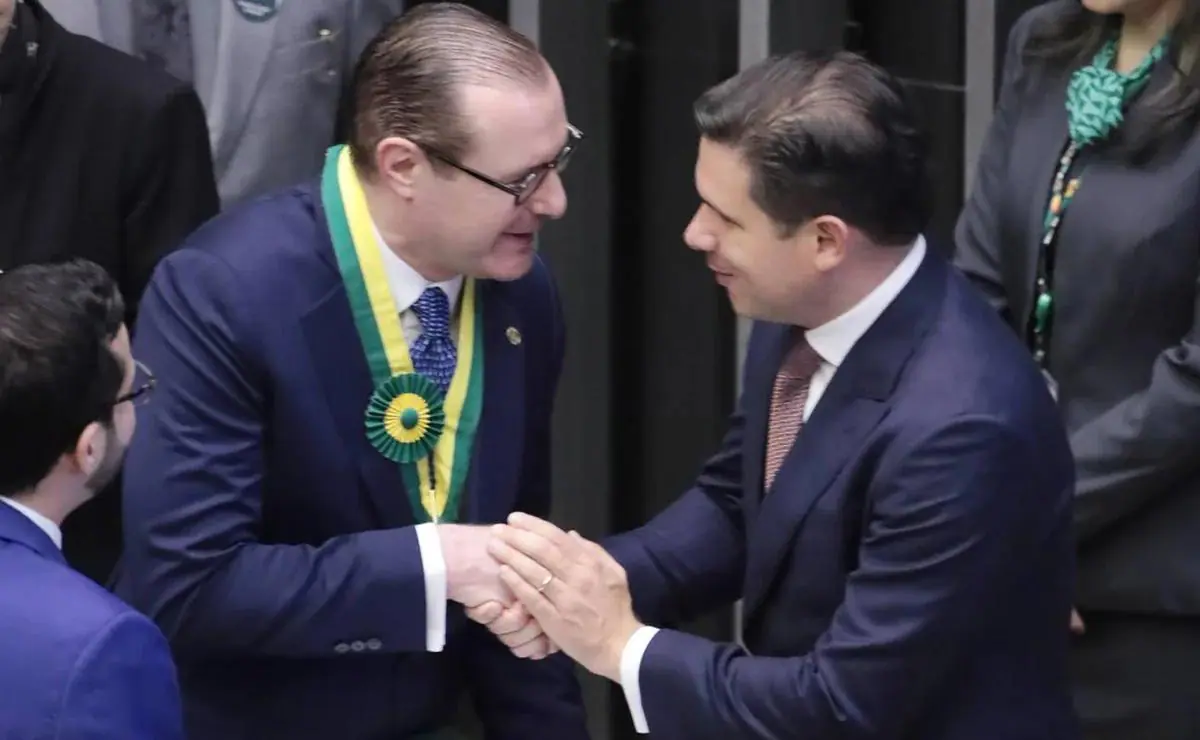 Hugo Motta e Cristiano Zanin em cerimônia na Câmara