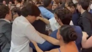 Confusão em formatura do ensino médio no Recife (PE)