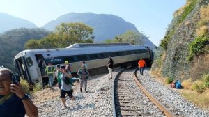 Trem descarrilhado no México