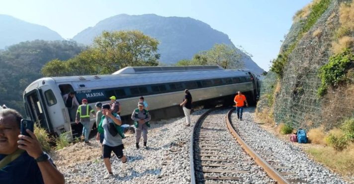 Trem descarrilhado no México