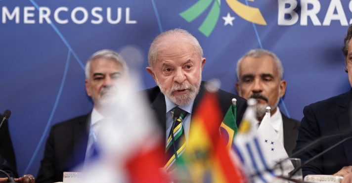 Lula discursa durante reunião com países parceiros na Cúpula do Mercosul, em Foz do Iguaçu - 20/12/2025 | Foto: Kiko Sierich/Reuters