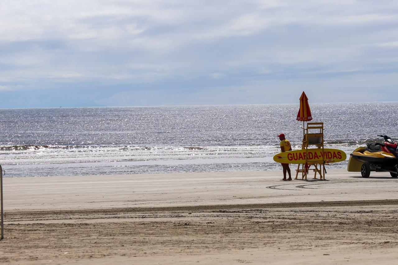 Praia no litoral paulista: sol e chuva predominam no período do Natal | Foto: Agência SP