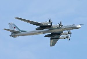 O bombardeiro russo Tu-95, apelidado pelos militares da Otan de "Urso": vigilância permanente | Foto: Reprodução/X