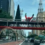 Papai Noel fazia parte da decoração de Natal na Avenida Paulista | Foto: Mário André Monteiro/Arquivo Pessoal