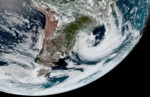 Imagem da Nasa mostra, a partir do espaço, o ciclone que, segundo meteorologistas, representa 'altíssimo risco' | Foto: Reprodução/X