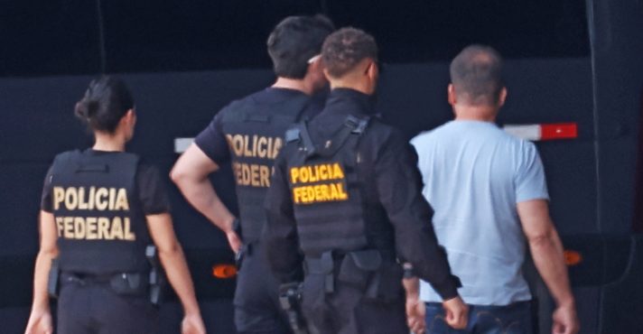 Silvinei Vasques chegou ao batalhão neste sábado, 27, por volta das 16h30, com apenas uma pequena mala | Foto: Marcelo Camargo/Agência Brasil