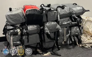 Pacotes de cocaína, segundo a polícia australiana, teriam sido transportados em um navio carregado de ovelhas | Foto: Polícia da Austrália Ocidental