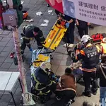 Segundo a Agência Central de Notícias, Chang Wen usava máscara de gás e roupas pretas, e lançou granadas de fumaça em uma saída subterrânea antes de começar os ataques | Foto: Reprodução/X