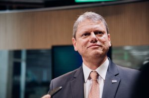 O governador Tarcísio de Freitas também fez referência ao ex-presidente Jair Bolsonaro (PL) | Larissa Navarro/Alesp