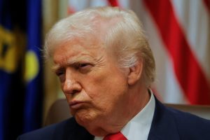 O presidente dos EUA, Donald Trump, participa de uma reunião de gabinete na Casa Branca, em Washington, D.C. - 2/12/2025 | Foto: Brian Snyder/Reuters