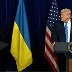 Presidente da Ucrânia, Volodymyr Zelensky, e o presidente dos EUA, Donald Trump, se reuniram na Flórida, neste domingo, 28 | Foto: Reprodução/Youtube/Casa Branca