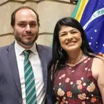 Carlos Bolsonaro renuncia à Câmara do Rio; suplente assume