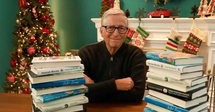 De ficção a crise climática: Bill Gates divulga os 5 livros favoritos de 2025