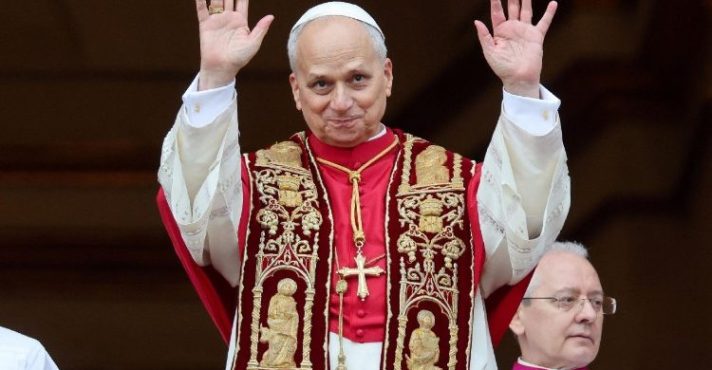 O papa Leão XIV durante a tradicional bênção “Urbi et Orbi” | Foto: Divulgação/Vaticano