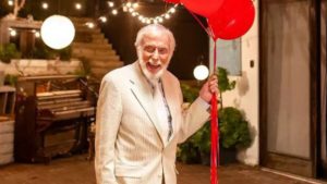 Dick Van Dyke em cena de All My Love | Foto: Divulgação/Coldplay