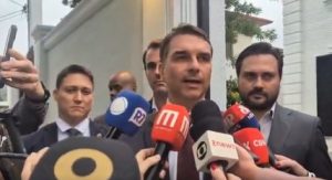 flávio bolsonaro almoça com empresários
