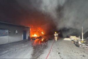 Bombeiros foram acionados para conter o incêndio em Betim | Foto: Divulgação/Corpo de Bombeiros de Minas Gerais