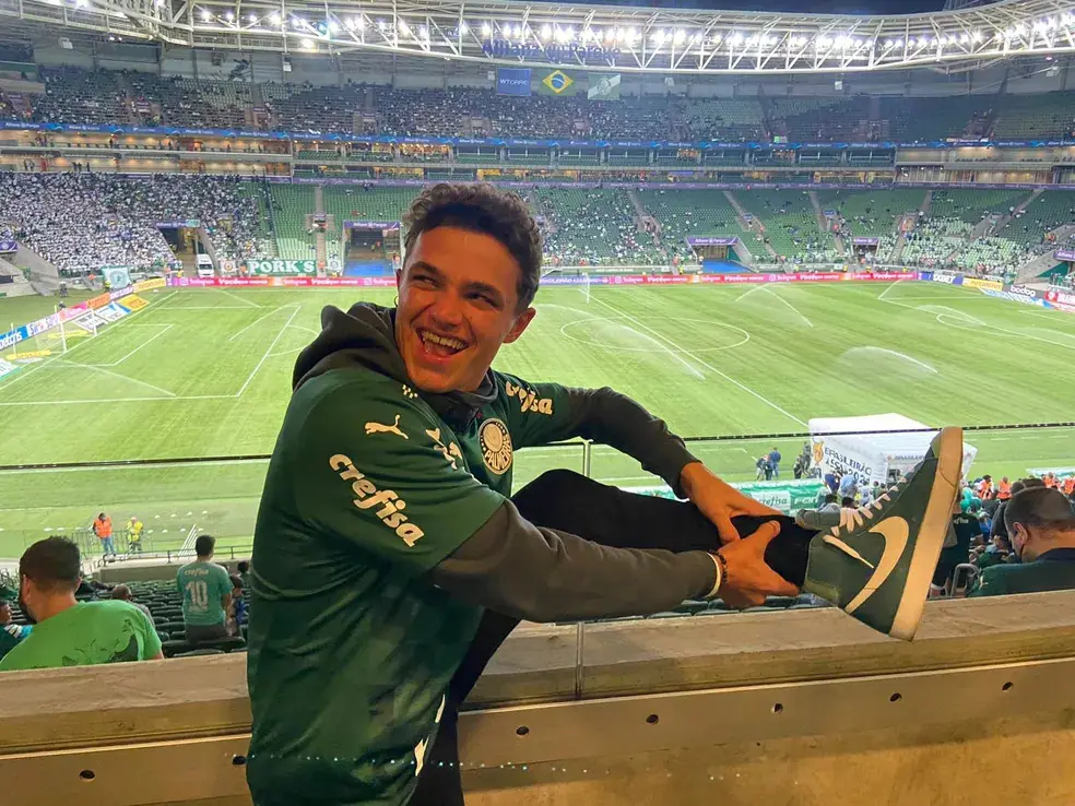 Lando Norris durante visita ao Allianz Parque, estádio do Palmeiras | Foto: Divulgação/Palmeiras