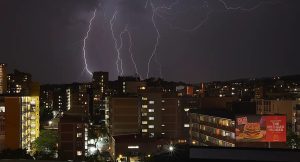 previsão do tempo com pancadas de chuva e trovoadas - raios e trovoões - agência brasil