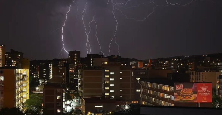 previsão do tempo com pancadas de chuva e trovoadas - raios e trovoões - agência brasil