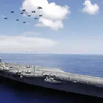 O porta-aviões USS Abraham Lincoln, dos Estados Unidos (EUA)