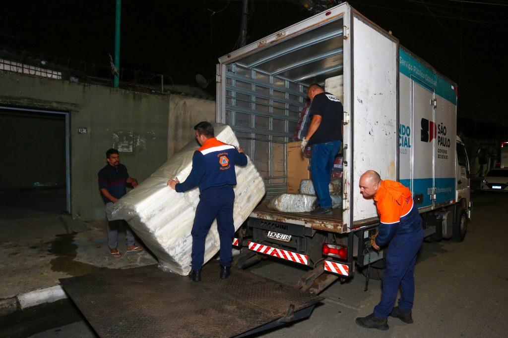 Defesa Civil do Estado de São Paulo envia colchões a Mongaguá | Foto: Governo de SP/Divulgação