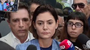Michelle concede entrevista coletiva no hospital em que Bolsonaro passou por exames | Foto: CNN/Reprodução