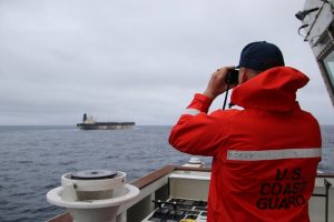 Ação dos EUA apreende navio petroleiro ligado à Venezuela