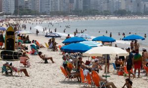 Dia de sol em Copacabana | Foto: Fernando Frazão/Agência Brasil