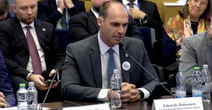 Eduardo Bolsonaro discursa em Israel
