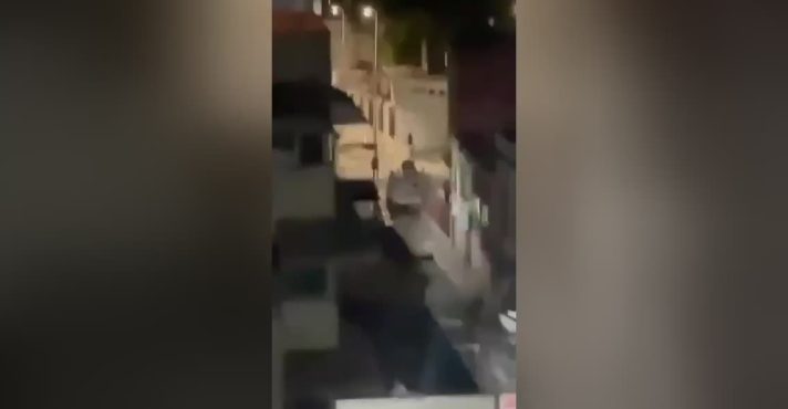 Tiros e explosões são registrados próximos à sede do governo da Venezuela | Foto: X/Reprodução