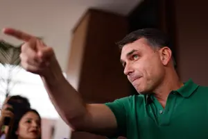 Flávio Bolsonaro durante coletiva em Brasília (DF) - 7/12/2025 | Foto: Wilton Junior/Estadão Conteúdo