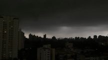 Tarde com céu escuro em várias partes do país: reflexos da frente fria | Foto: Reprodução/X