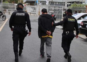 Guatemala decreta estado de sítio em meio a motins em prisões e morte de policiais