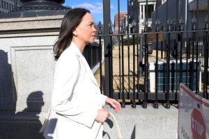 María Corina Machado chegando à Casa Branca nesta quinta-feira, 15