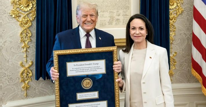 María Corina Machado entregou sua medalha do prêmio Nobel a Trump