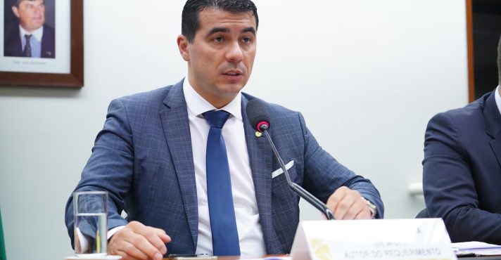 Justiça bloqueia 20% do salário de ex-deputado por golpe contra investidores