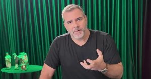 O jornalista brasileiro Rodrigo Alvarez