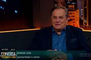 Ronnie Von durante entrevista a Augusto Nunes em que revelou com exclusividade os detalhes de sua saída da RedeTV! | Foto: Reprodução/YouTube/Revista Oeste