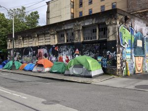 As ruas do centro de Seattle foram tomadas pelo uso indiscriminado de drogas I Foto: GeekWire/John Cook